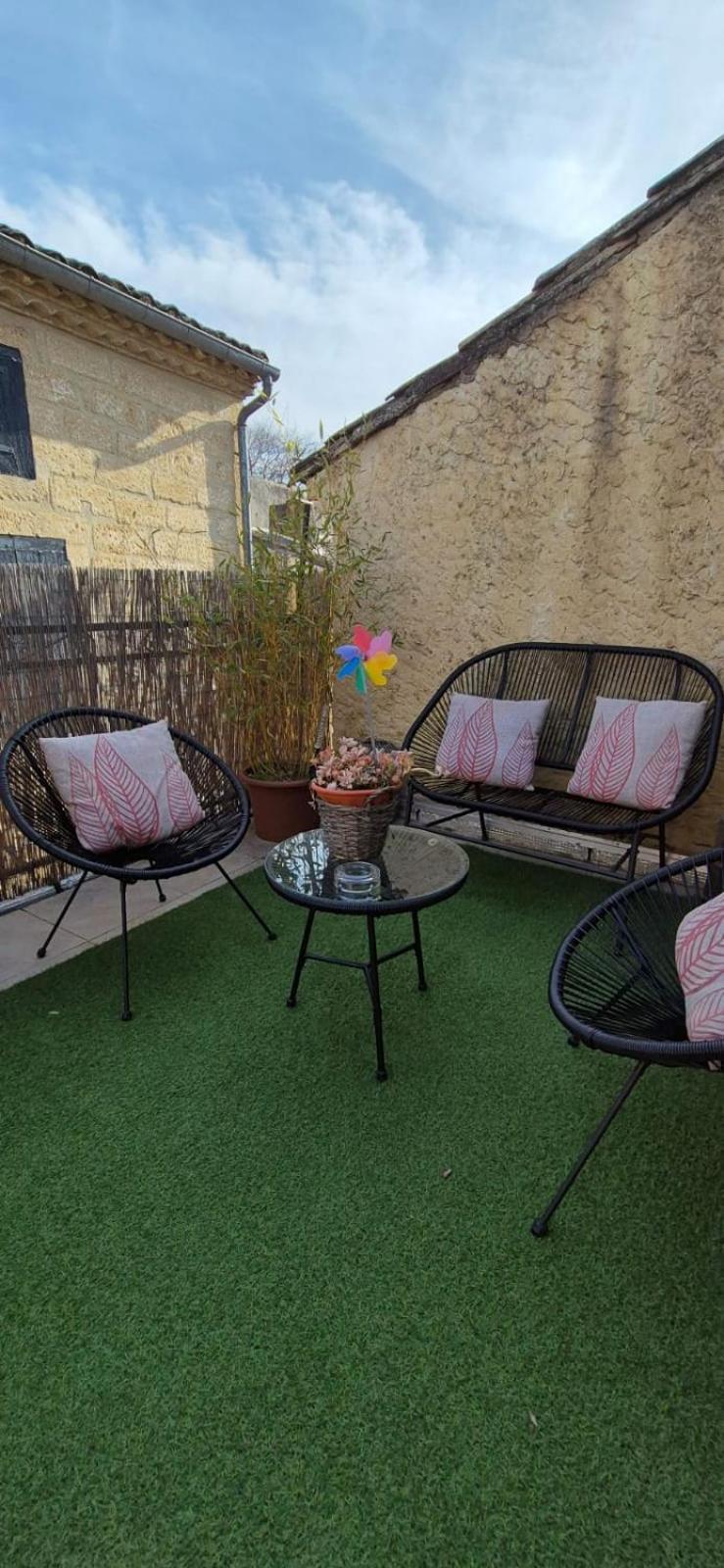 Proche D'Uzes La Terrasse Du Soleil Levant Collias Exterior foto