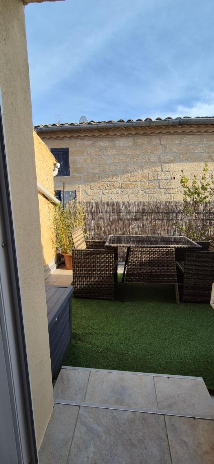 Proche D'Uzes La Terrasse Du Soleil Levant Collias Exterior foto